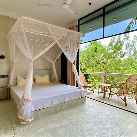 Lotus Surf House Hotel Midigama Exterior photo