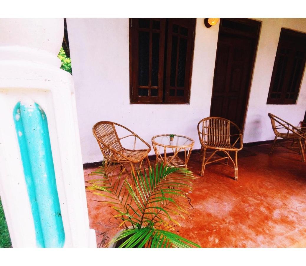 Lotus Surf House Hotel Midigama Room photo