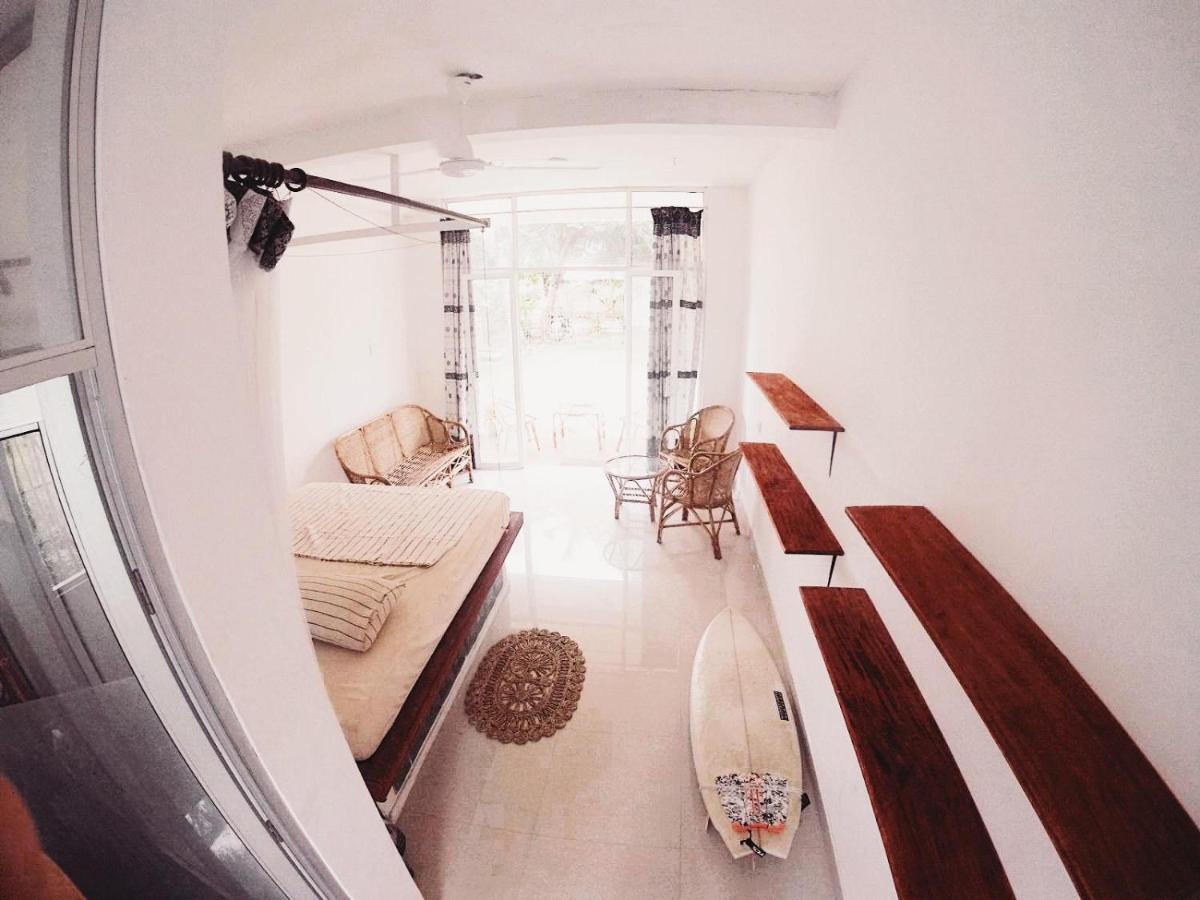 Lotus Surf House Hotel Midigama Room photo