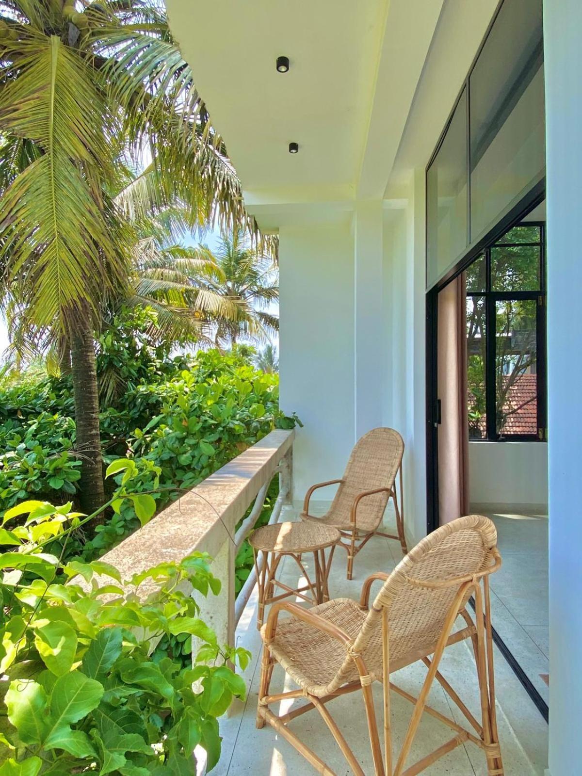 Lotus Surf House Hotel Midigama Exterior photo