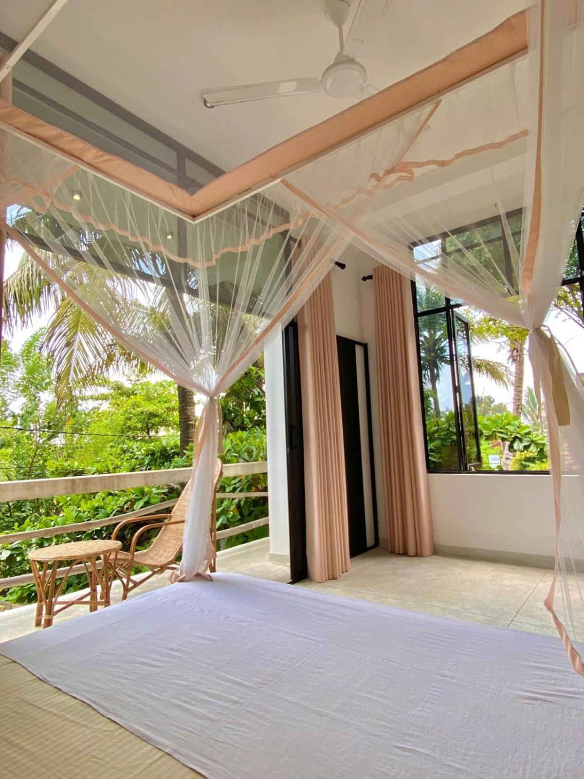 Lotus Surf House Hotel Midigama Exterior photo