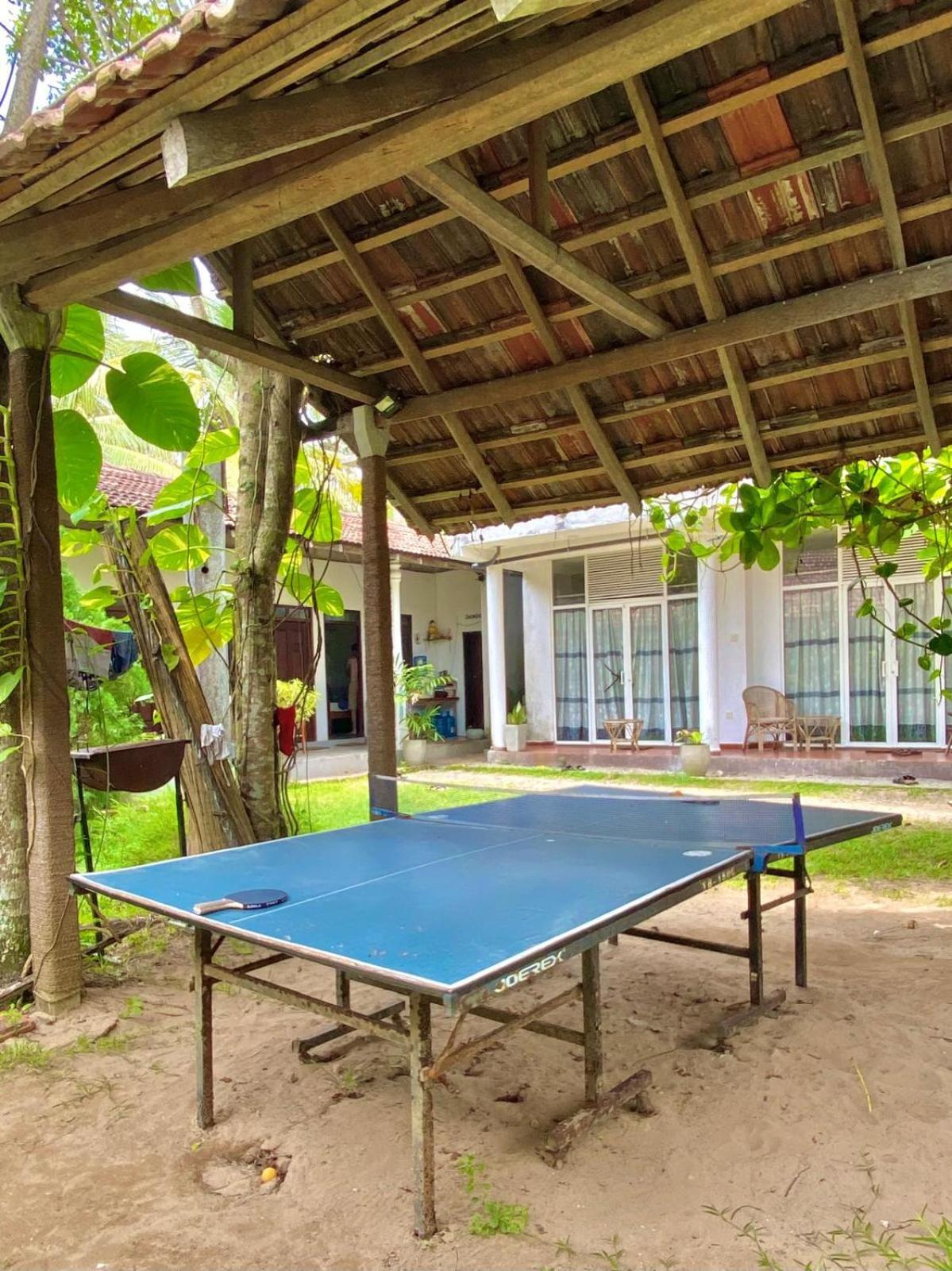 Lotus Surf House Hotel Midigama Exterior photo