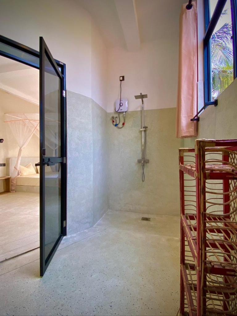 Lotus Surf House Hotel Midigama Exterior photo
