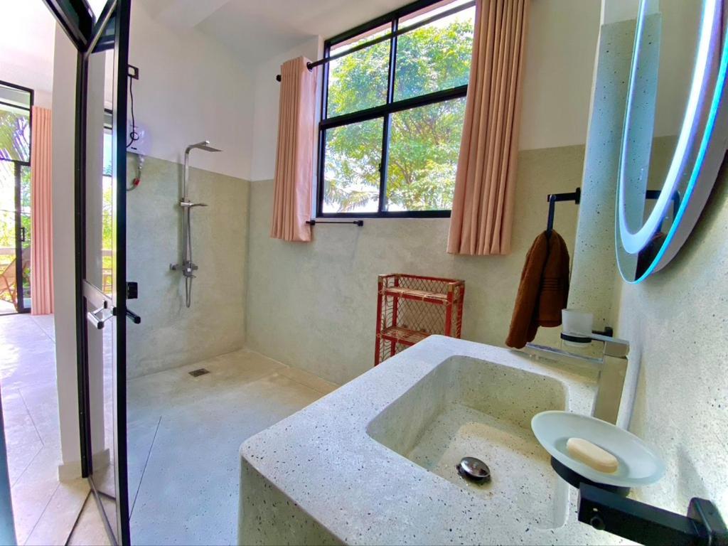 Lotus Surf House Hotel Midigama Exterior photo