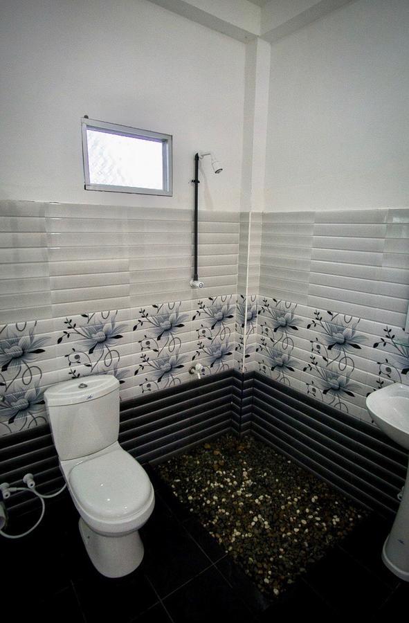 Lotus Surf House Hotel Midigama Exterior photo
